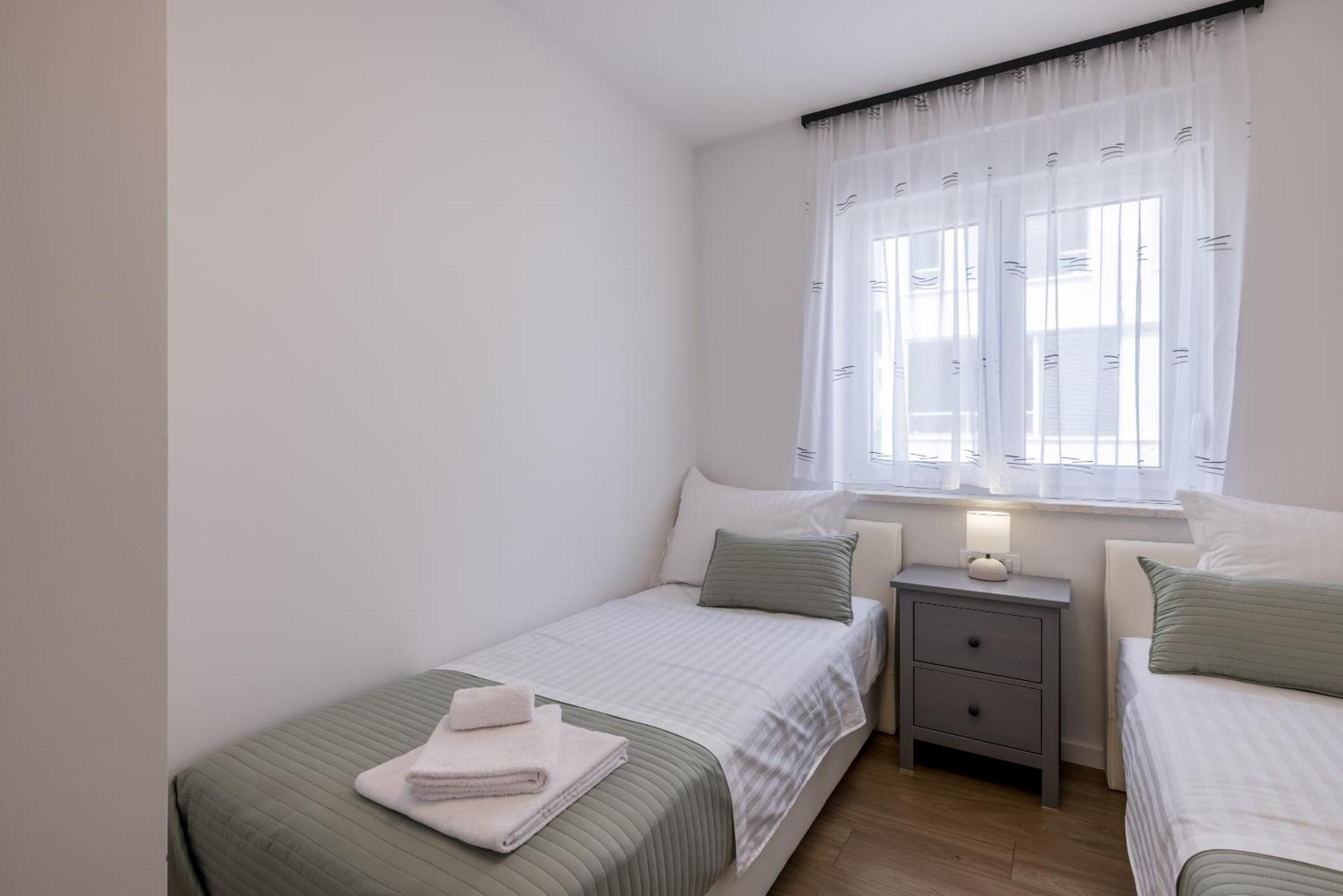 Adriatic Nest, Cozy And Modern Two Bedroom Apartment Каштела Экстерьер фото